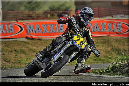poulain_20_supermotard_alp_huez_2009.jpg