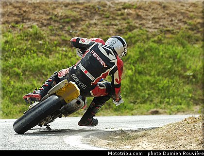 supermotard_perrey_1_alp_huez_2010.jpg