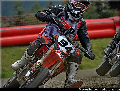supermotard_borne_001_alp_huez_2011.JPG