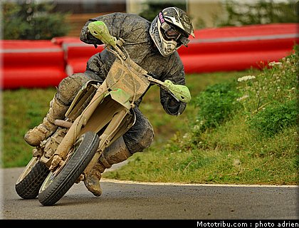 supermotard_petard_005_alp_huez_2011.JPG