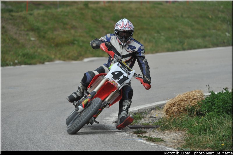 supermotard_bonnet_001_alp_huez_2011