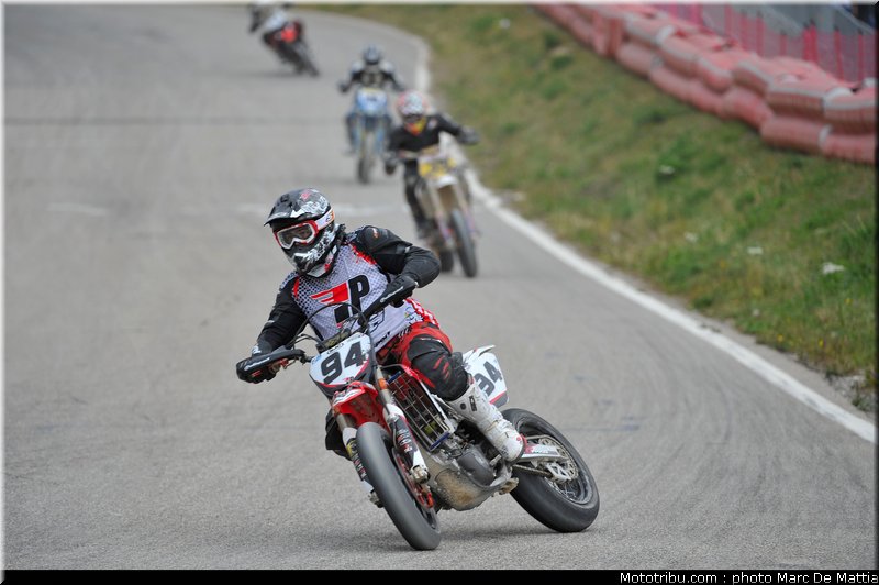 supermotard_borne_001_alp_huez_2011