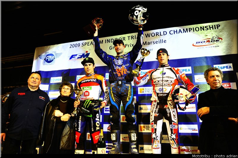 0370_podium_3