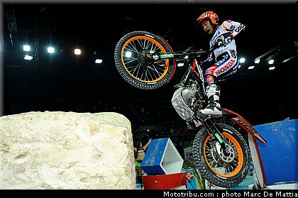 trial_indoor_marseille_2011_fujinami_08.jpg