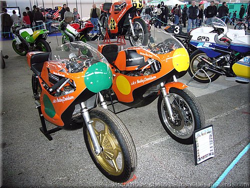 harley-davidson-500-grand-prix-aermacchi-bicylindre-2temps-4carburateurs-construite-16exemplaires-de1975-a1976.jpg