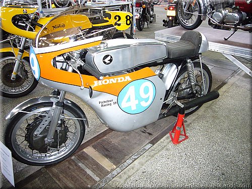 honda-cb350racing-1970-vertical-twin-343cc-45ch-vit-200kmh.jpg