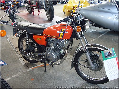hondacb125s3-1976-monocylindre-4temps-124cc-2soupapes-simple-act-refroidissement-par-air-boite-5-rapports.jpg
