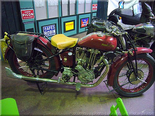 monet-goyon-1929-500cc-typeh-supersport-moteur-culbute-1er-mobile-reservoir-en-selle.jpg