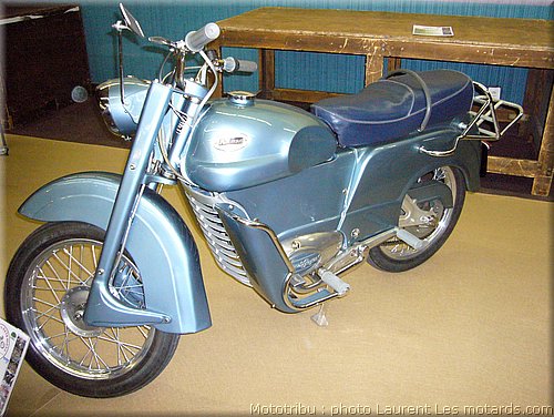 monet-goyon-pullman1952-125cctemps-2.jpg