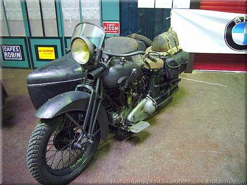 ren-gillet-1936-750cc-typeg-avec-side-car-suspendu-bicylindre-en-v-soupapes-laterales-boite-spare-4rapports.jpg