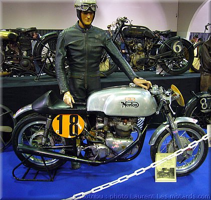 triton-norton162-ron-haslam--650cc-4vitesses-vit-max-200kmh.jpg