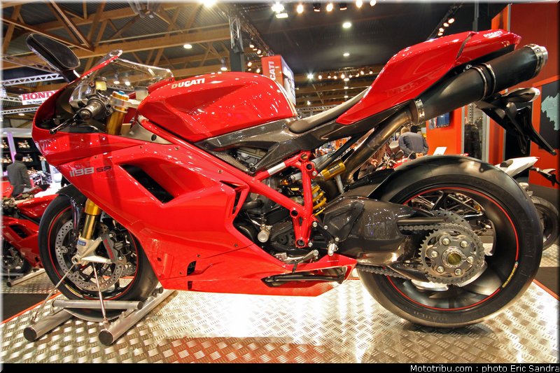 salon_bruxelles_2010_Ducati_Superbike_2