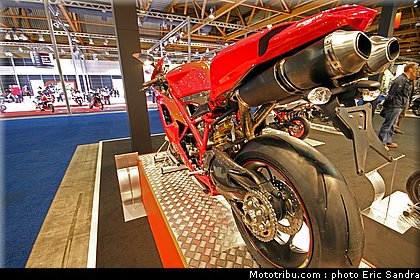 salon_bruxelles_2010_Ducati_Superbike_1198SP_1.jpg