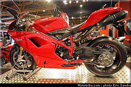 salon_bruxelles_2010_Ducati_Superbike_2.jpg