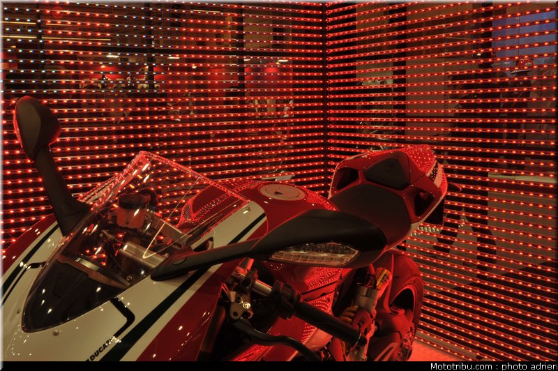 ducati_015_salon_de_la_moto_paris_2011