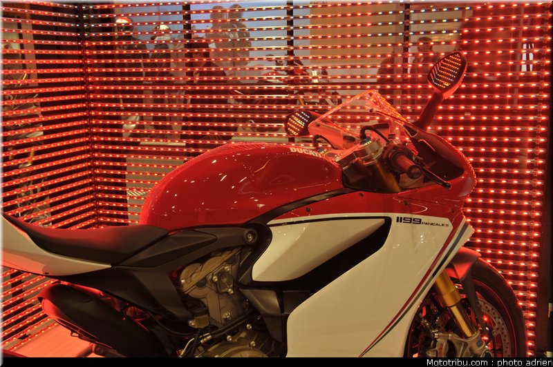 ducati_016_salon_de_la_moto_paris_2011
