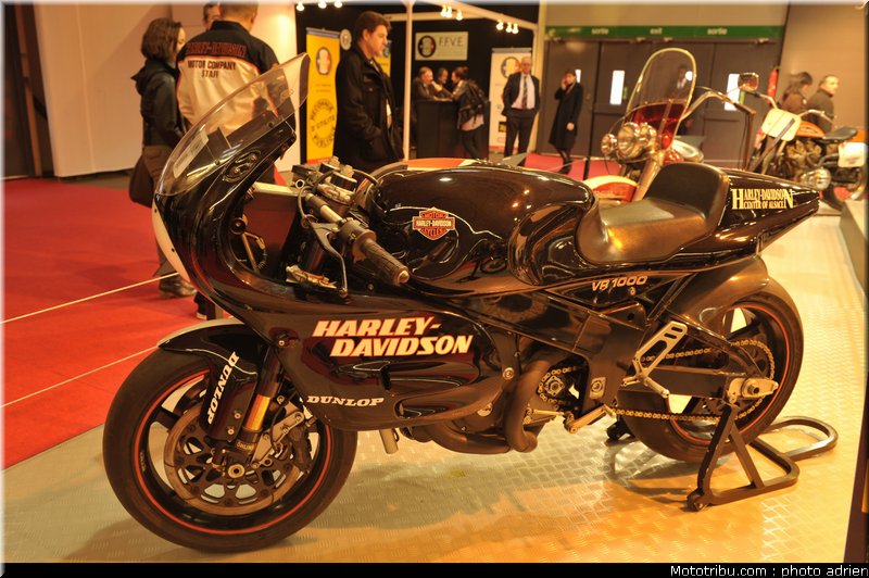 motos_et_scooters_star_002_salon_de_la_moto_paris_2011