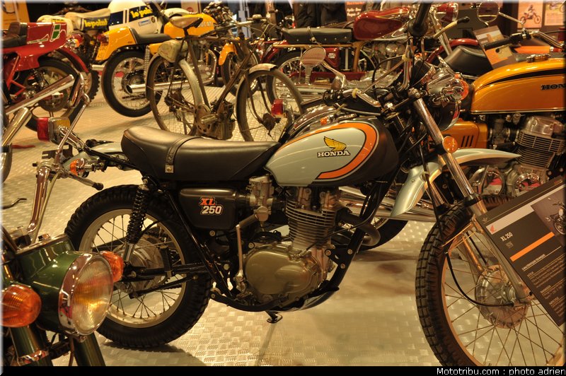 motos_et_scooters_star_008_salon_de_la_moto_paris_2011