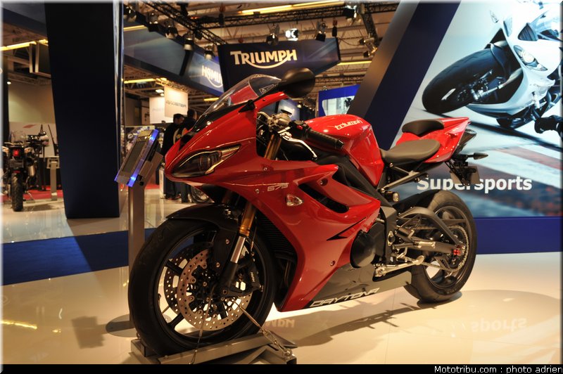 triumph_003_salon_de_la_moto_paris_2011