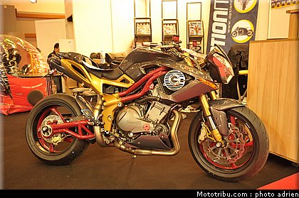 divers_001_salon_de_la_moto_paris_2011.jpg