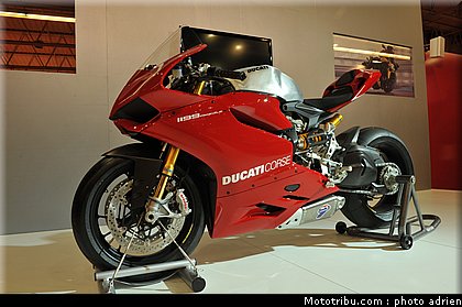 ducati_002_salon_de_la_moto_paris_2011.jpg