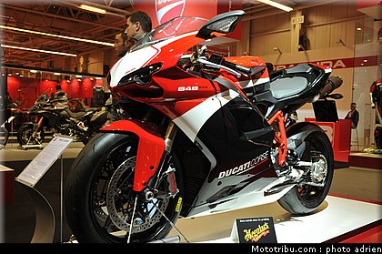 ducati_006_salon_de_la_moto_paris_2011.jpg