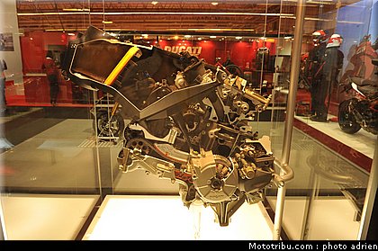 ducati_007_salon_de_la_moto_paris_2011.jpg