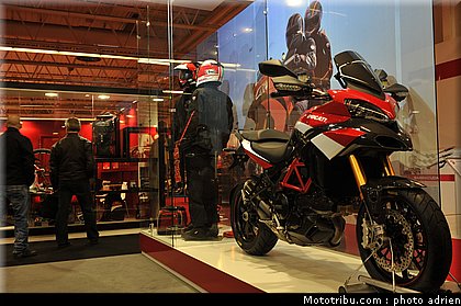 ducati_008_salon_de_la_moto_paris_2011.jpg