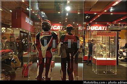 ducati_010_salon_de_la_moto_paris_2011.jpg