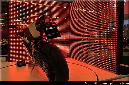 ducati_012_salon_de_la_moto_paris_2011.jpg