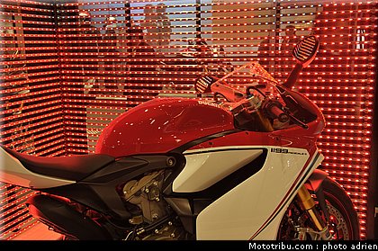 ducati_016_salon_de_la_moto_paris_2011.jpg