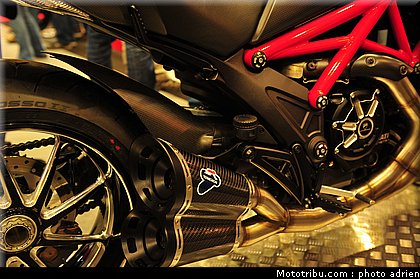 ducati_017_salon_de_la_moto_paris_2011.jpg
