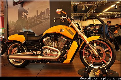 harley_davidson_006_salon_de_la_moto_paris_2011.jpg