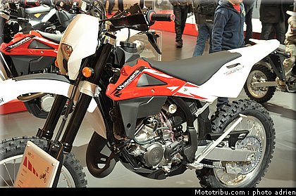 husqvarna_002_salon_de_la_moto_paris_2011.jpg