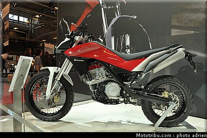 husqvarna_006_salon_de_la_moto_paris_2011.jpg
