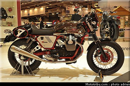 moto_guzzi_001_salon_de_la_moto_paris_2011.jpg