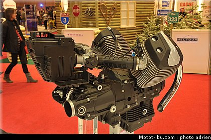 moto_guzzi_005_salon_de_la_moto_paris_2011.jpg