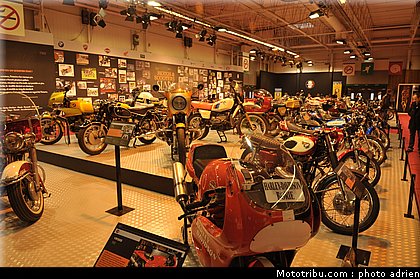 motos_et_scooters_star_001_salon_de_la_moto_paris_2011.jpg