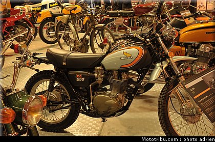 motos_et_scooters_star_008_salon_de_la_moto_paris_2011.jpg