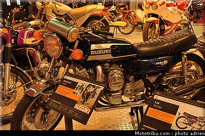motos_et_scooters_star_014_salon_de_la_moto_paris_2011.jpg