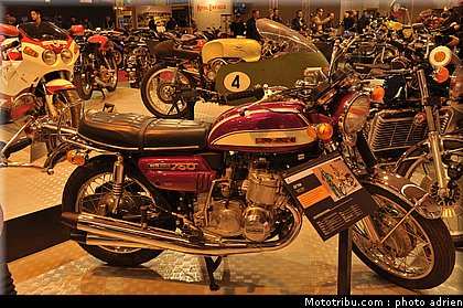 motos_et_scooters_star_015_salon_de_la_moto_paris_2011.jpg