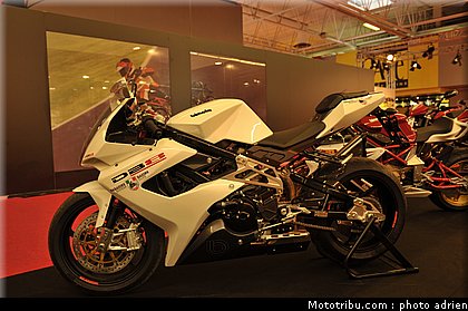 paradise_moto_002_salon_de_la_moto_paris_2011.jpg