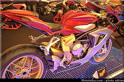 paradise_moto_004_salon_de_la_moto_paris_2011.jpg