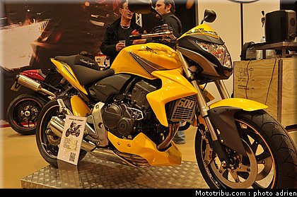 s2concept_013_salon_de_la_moto_paris_2011.jpg