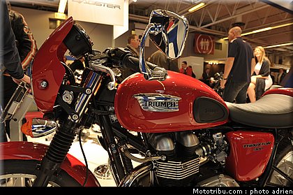 triumph_001_salon_de_la_moto_paris_2011.jpg