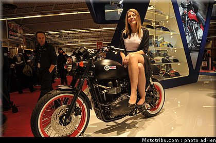 triumph_002_salon_de_la_moto_paris_2011.jpg