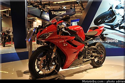 triumph_003_salon_de_la_moto_paris_2011.jpg