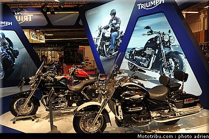 triumph_011_salon_de_la_moto_paris_2011.jpg
