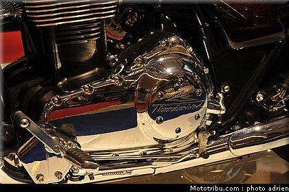 triumph_012_salon_de_la_moto_paris_2011.jpg