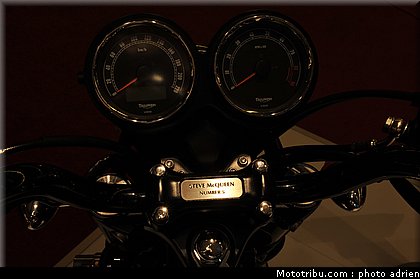 triumph_016_salon_de_la_moto_paris_2011.jpg